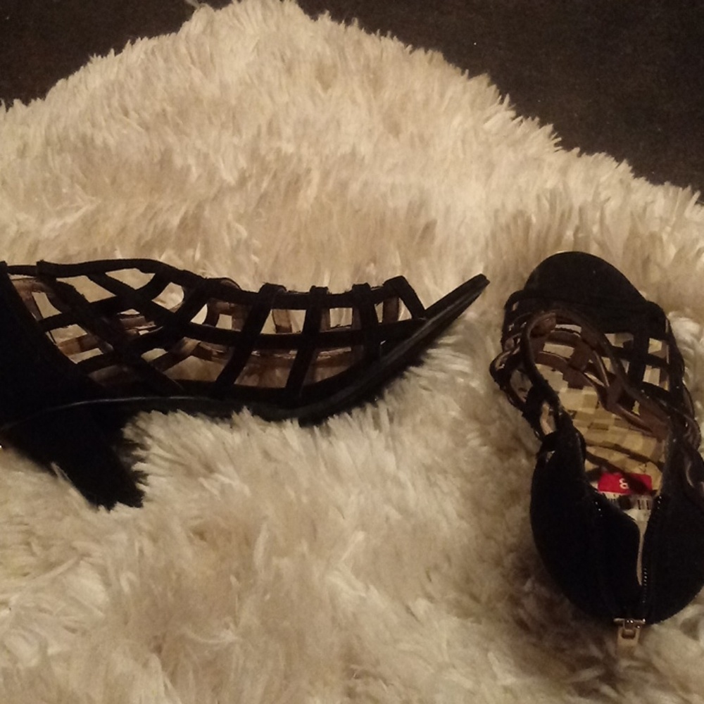 Fun black sandles